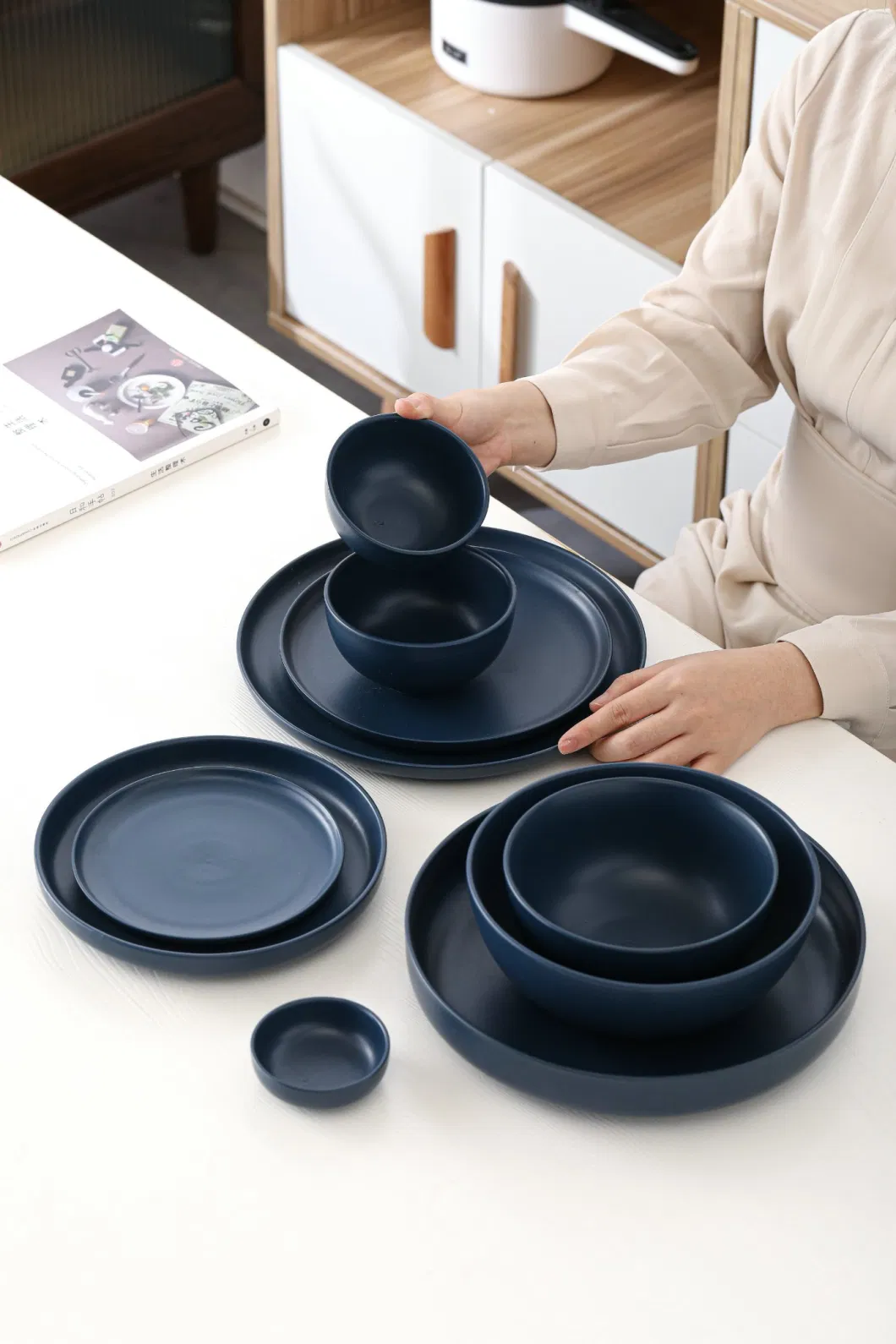 Nordic Matte Dark Navy Blue Round Tableware Dinner Rimmed Plates and Bowls Ceramic Dinnerware Set