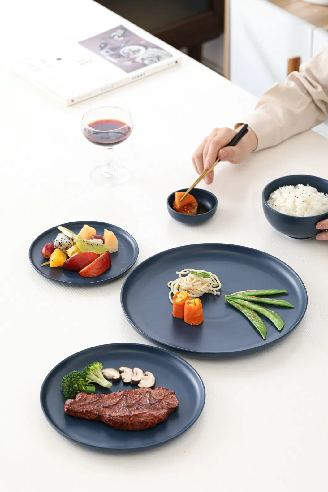 Nordic Matte Dark Navy Blue Round Tableware Dinner Rimmed Plates and Bowls Ceramic Dinnerware Set